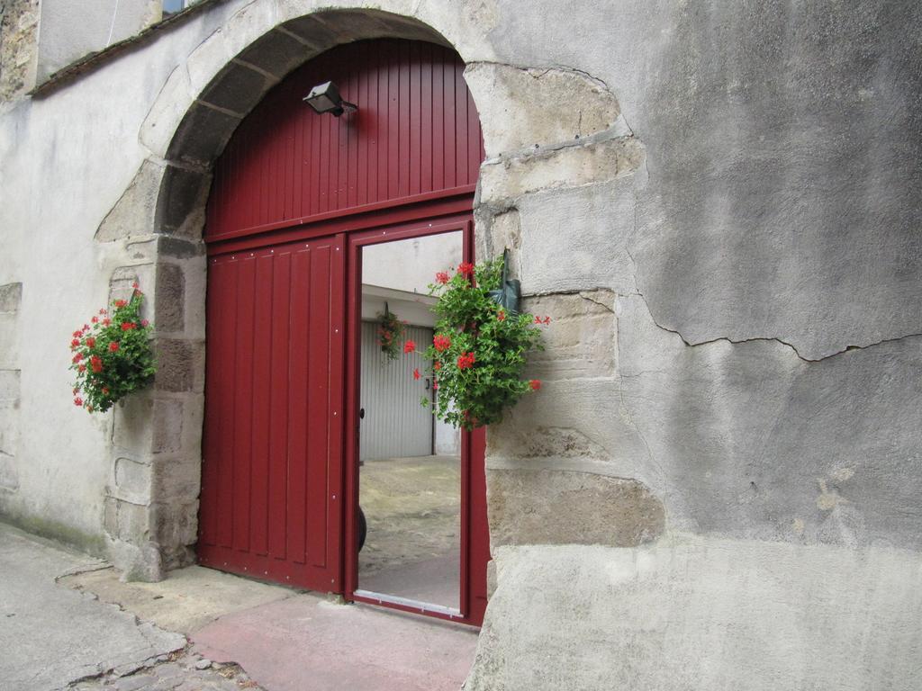 Pub Vauban Terreaux Hotel Avallon Exterior foto